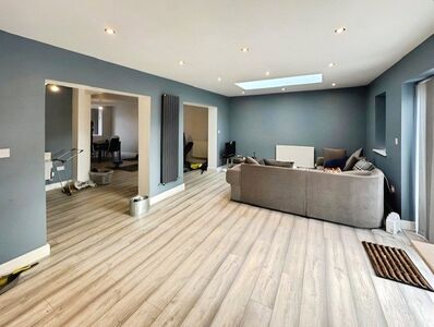 Roland Avenue, 4 bedroom Semi Detached House to rent, &pound;1,500 pcm