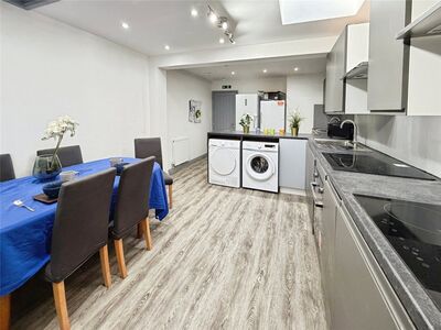 1 bedroom Room to rent