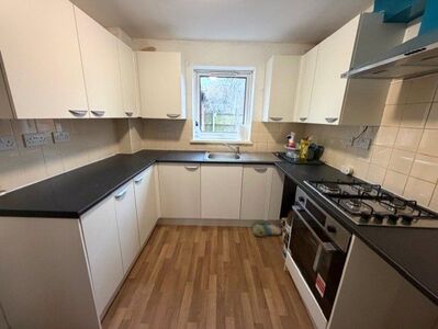 3 bedroom Mid Terrace House to rent
