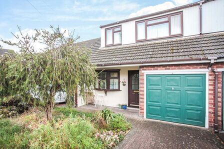 Lansdowne Close, 3 bedroom Semi Detached House to rent, &pound;1,100 pcm