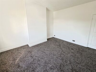 3 bedroom Mid Terrace House to rent