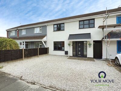 3 bedroom Mid Terrace House for sale