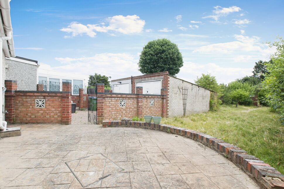 2 bedroom Semi Detached Bungalow for sale, Barry Avenue, Bexleyheath