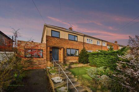 4 bedroom Semi Detached House to rent