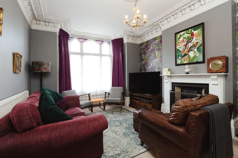 3 bedroom Detached House for sale, Upton Road, Bexleyheath, DA6 £625,000