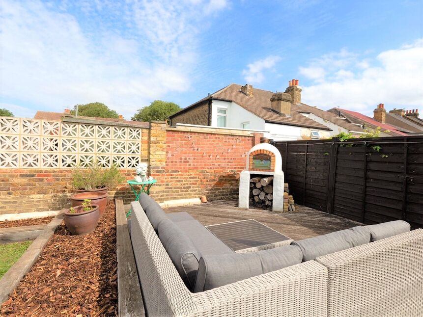 3 bedroom Detached House for sale, Upton Road, Bexleyheath, DA6 £625,000