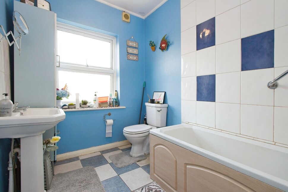 2 bedroom Mid Terrace House for sale, Woodside Road, Bexleyheath, DA7