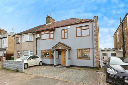 Avondale Road, 5 bedroom Semi Detached House for sale, £700,000