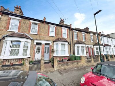 3 bedroom Mid Terrace House for sale