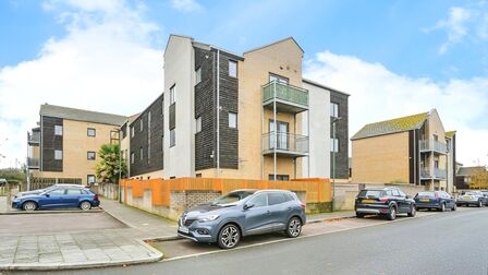 2 bedroom  Flat for sale
