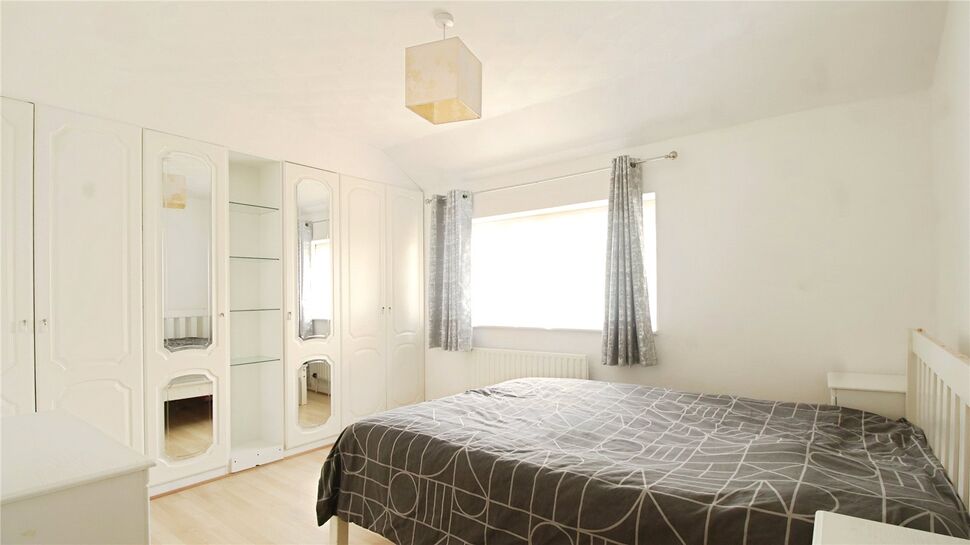 1 bedroom  Room to rent