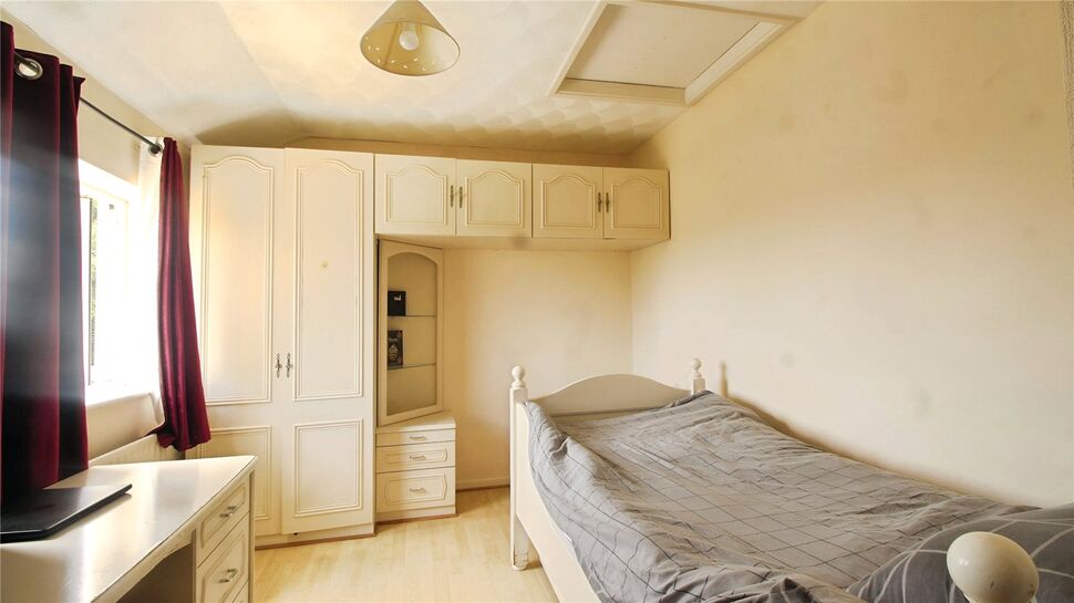 1 bedroom  Room to rent