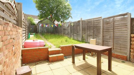 2 bedroom Mid Terrace House to rent