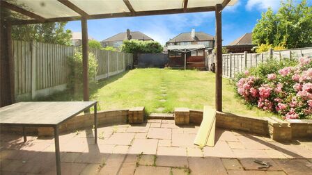 Glenmore Road, 2 bedroom Mid Terrace House to rent, £1,800 pcm