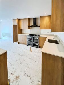 Latham Road, 8 bedroom End Terrace House to rent, £9,000 pcm