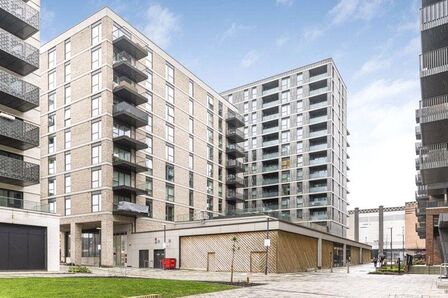 Regal Walk, 2 bedroom Flat for sale, &pound;350,000
