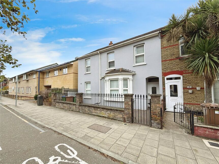 5 bedroom End Terrace House for sale