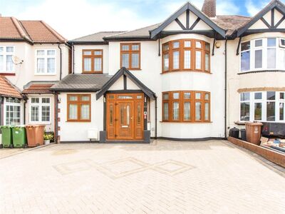 Upton Road, 4 bedroom Semi Detached House for sale, £825,000
