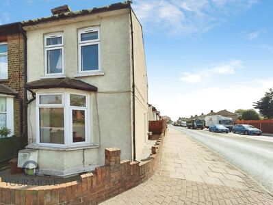 3 bedroom End Terrace House to rent