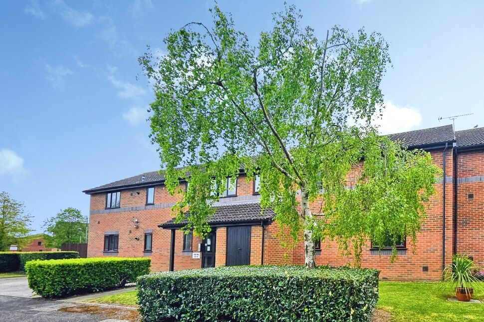 Main image of 2 bedroom Flat for sale, Woodfall Drive, Crayford, Dartford, DA1