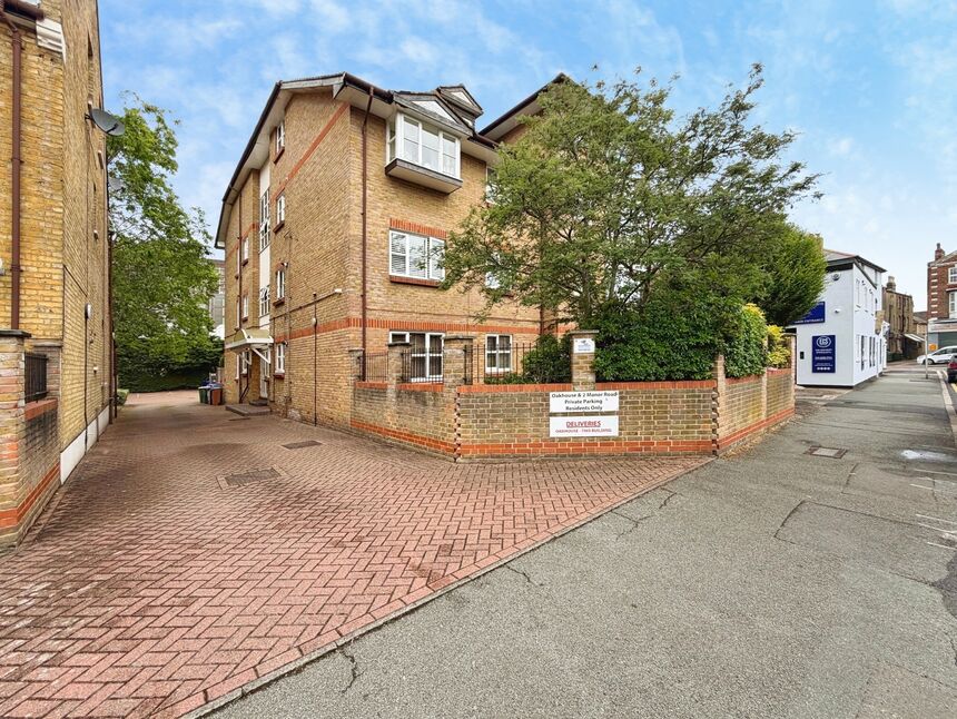 2 bedroom Flat for sale