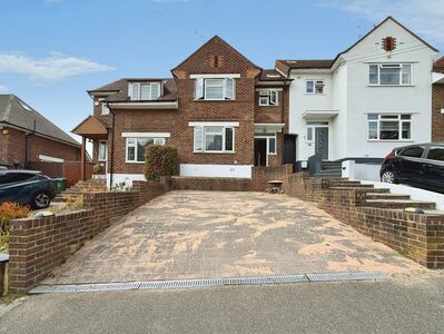 4 bedroom Mid Terrace House for sale