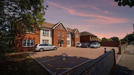 Broomfield Road, 2 bedroom Flat to rent, &pound;2,200 pcm