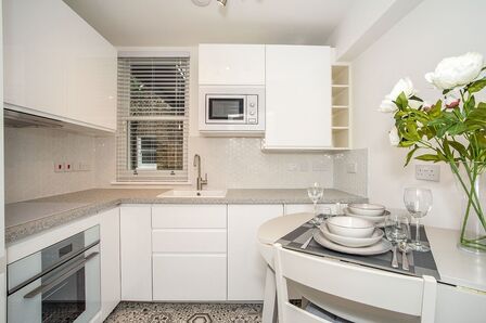 4 bedroom  Flat to rent