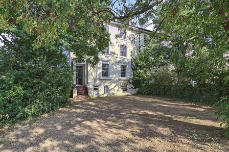 Shooters Hill Road, 2 bedroom  Flat to rent, £2,000 pcm