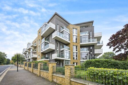 3 bedroom Flat for sale