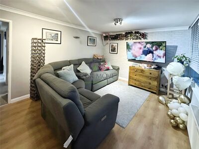 Walden Parade, 2 bedroom  Flat to rent, £1,550 pcm
