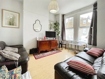 4 bedroom Mid Terrace House for sale