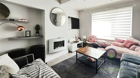 2 bedroom Mid Terrace House to rent