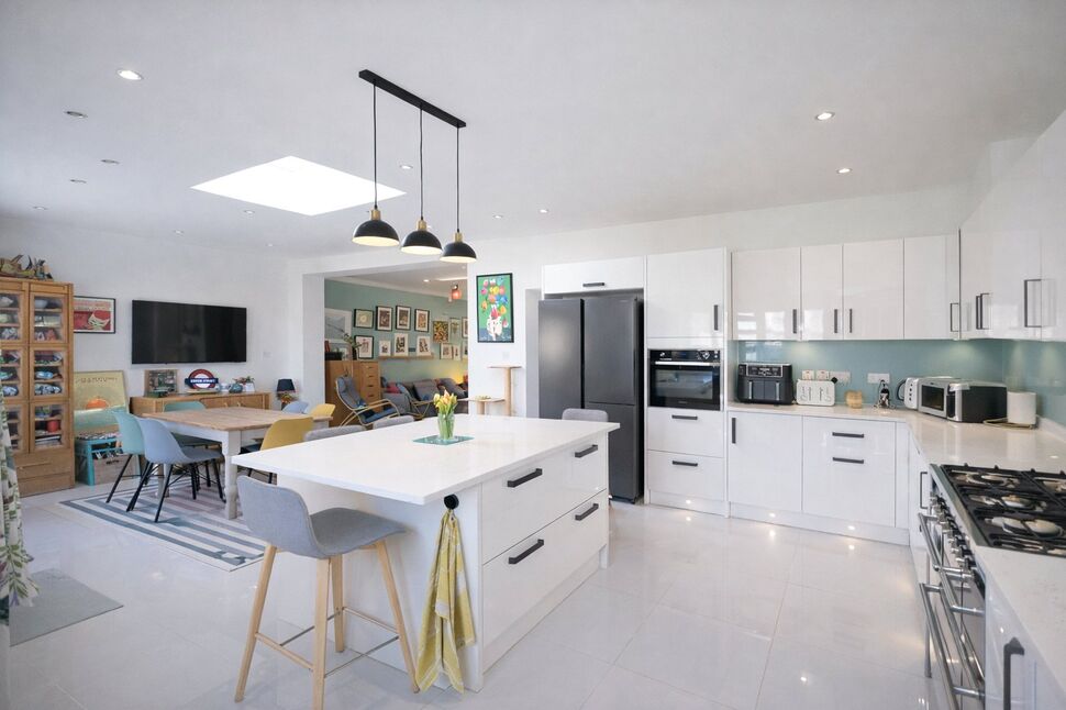 5 bedroom Semi Detached House for sale