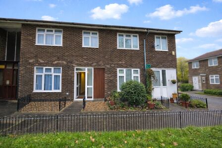 3 bedroom Mid Terrace House for sale