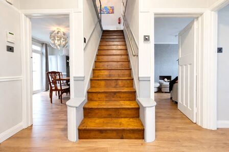 5 bedroom Semi Detached House for sale