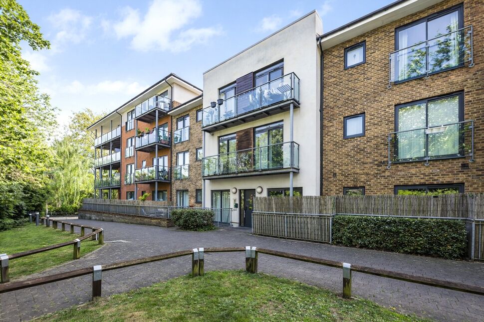 Main image of 1 bedroom Flat for sale, Hither Green Lane, London, SE13