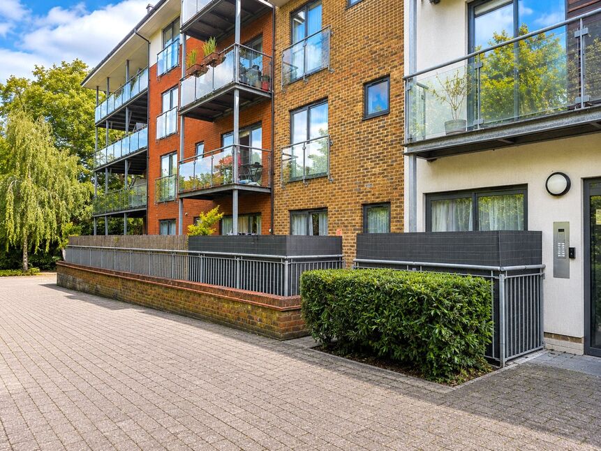 Main image of 1 bedroom Flat for sale, Hither Green Lane, London, SE13