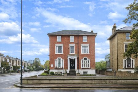 Lee High Road, 2 bedroom Detached Flat for sale, &pound;300,000