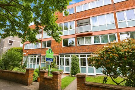 2 bedroom Flat for sale