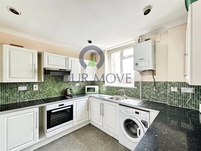 Carnbrook Road, 2 bedroom Flat to rent, &pound;1,750 pcm