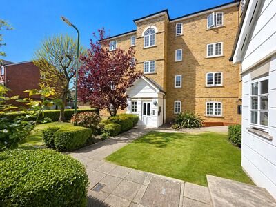 2 bedroom Flat for sale