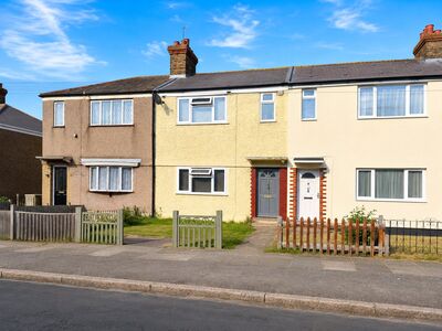 3 bedroom Mid Terrace House for sale