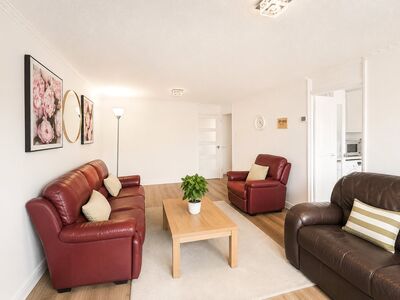 Plantagenet House, 2 bedroom Flat for sale, &pound;275,000