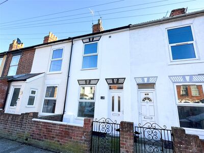 3 bedroom Mid Terrace House to rent