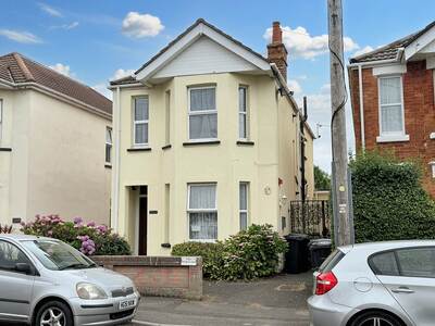 3 bedroom Flat to rent