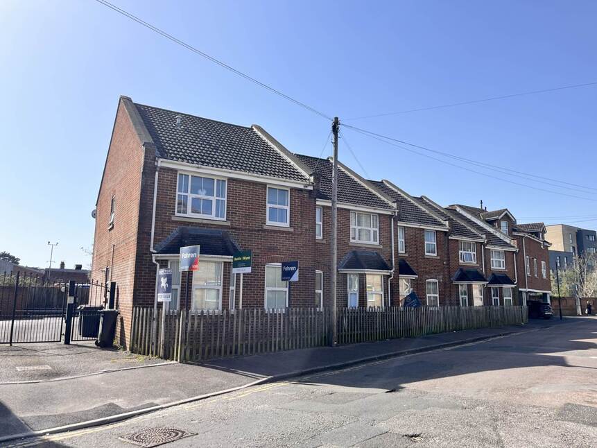 2 bedroom Flat for sale