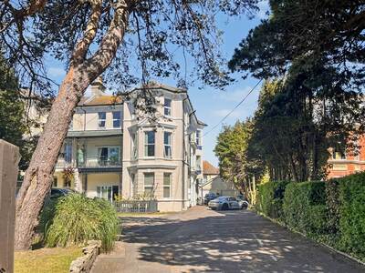 1 bedroom Flat for sale