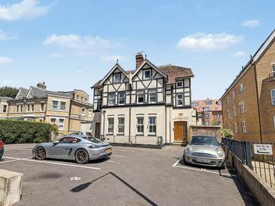 1 bedroom Flat for sale