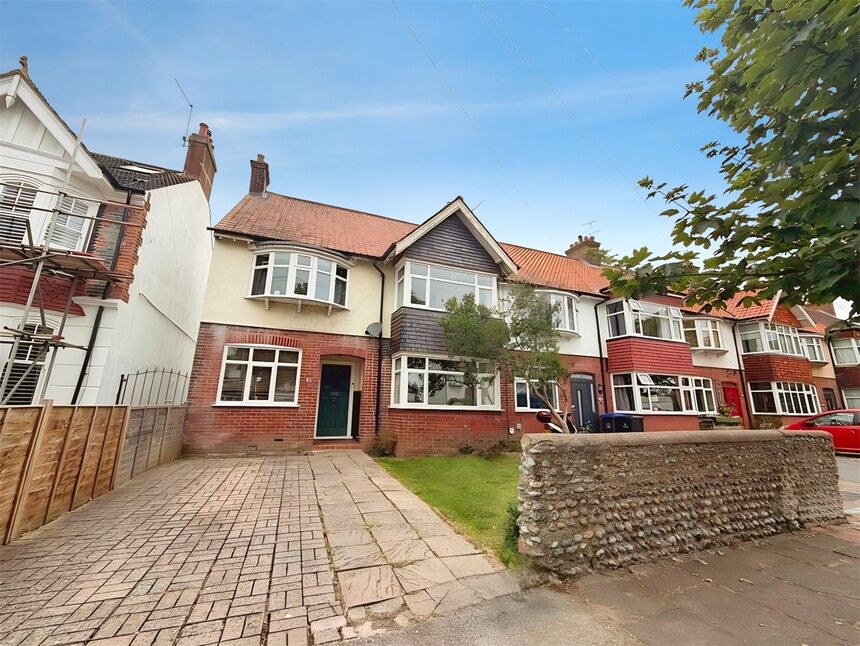 Main image of 4 bedroom Semi Detached House to rent, Navarino Road, Worthing, West Sussex, BN11